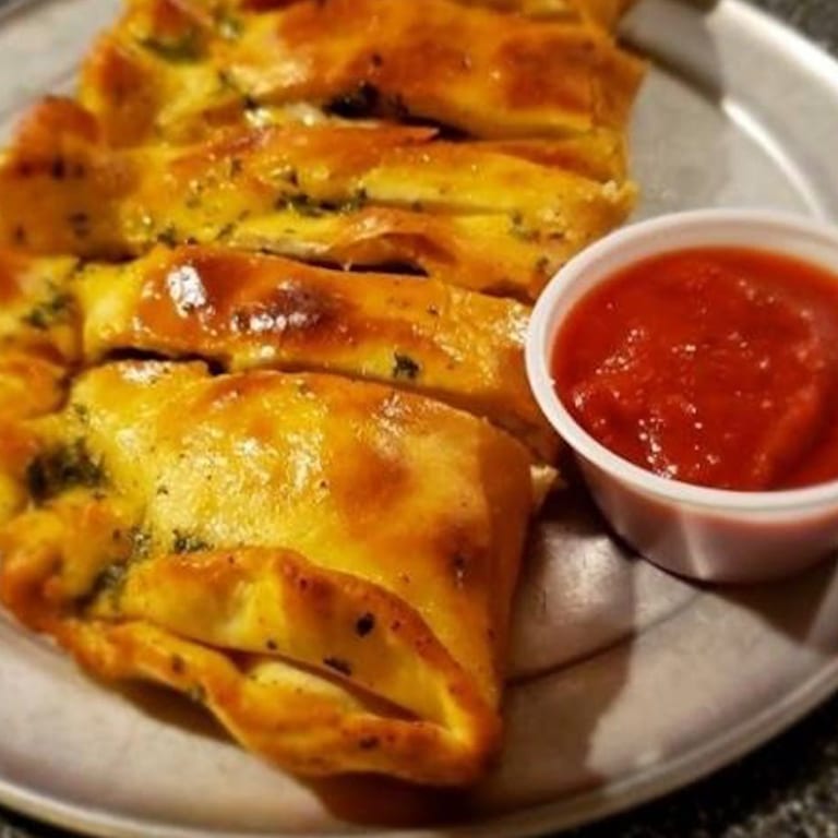 Delicious Italian Cuisine: Pizza, Pasta, and More