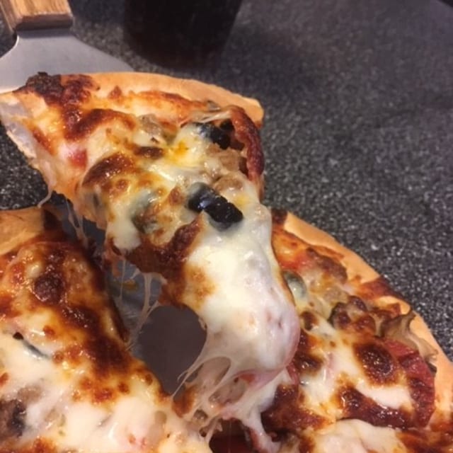 Deluxe Pizza.